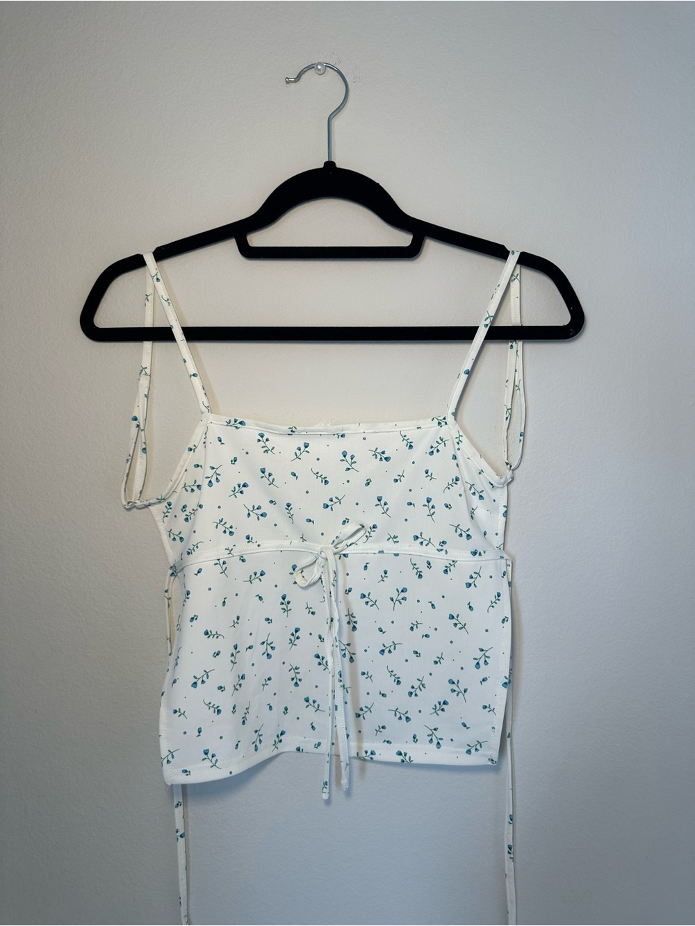 Edikted Jinx Open Back Top White Floral